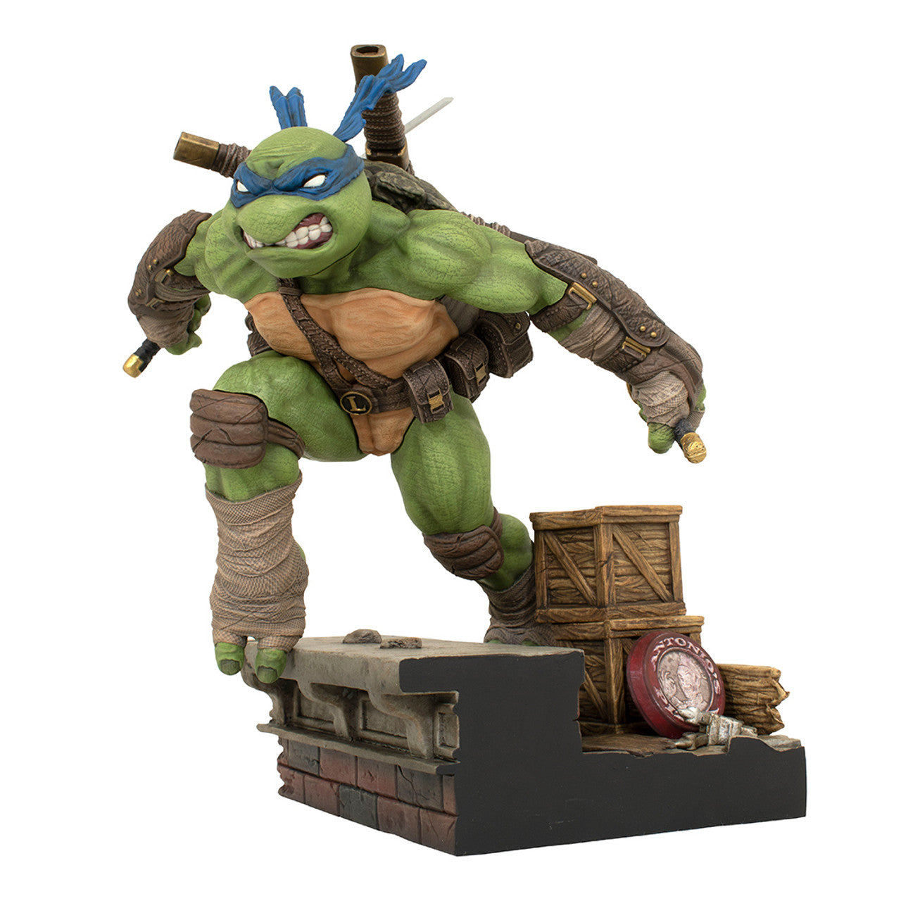(IN STOCK) Diamond Select Toys - Teenage Mutant Ninja Turtles - Leonardo Gallery Diorama - Marvelous Toys
