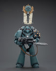 Joy Toy - JT9480 - Warhammer 40,000 - Sons of Horus - MKVI Tactical Squad Legionary with Legion Vexilla (1/18 Scale) - Marvelous Toys