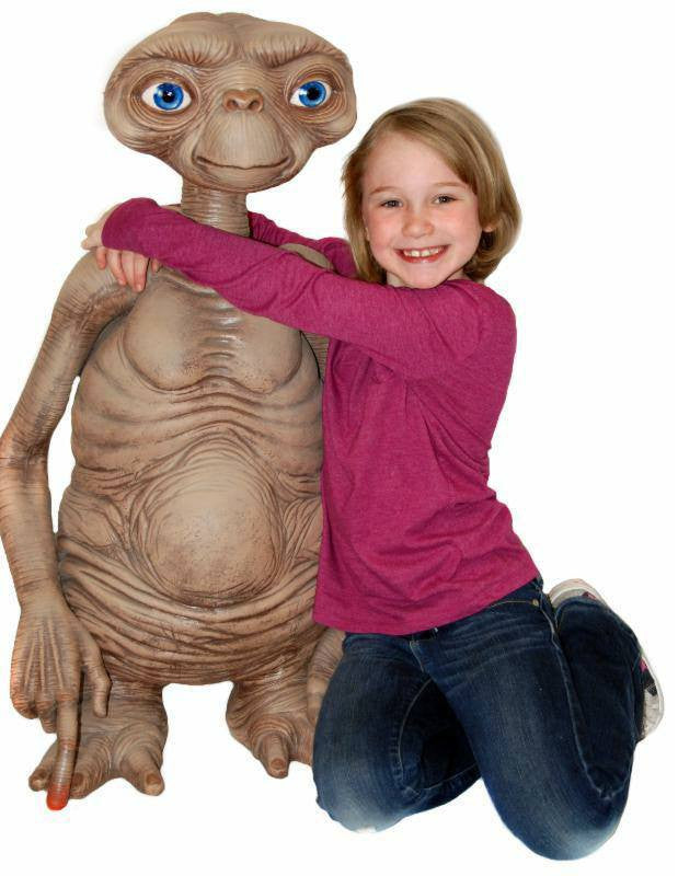 Neca - E.T. the Extra-Terrestrial - 1:1 Scale E.T. Stunt Puppet Replica - Marvelous Toys