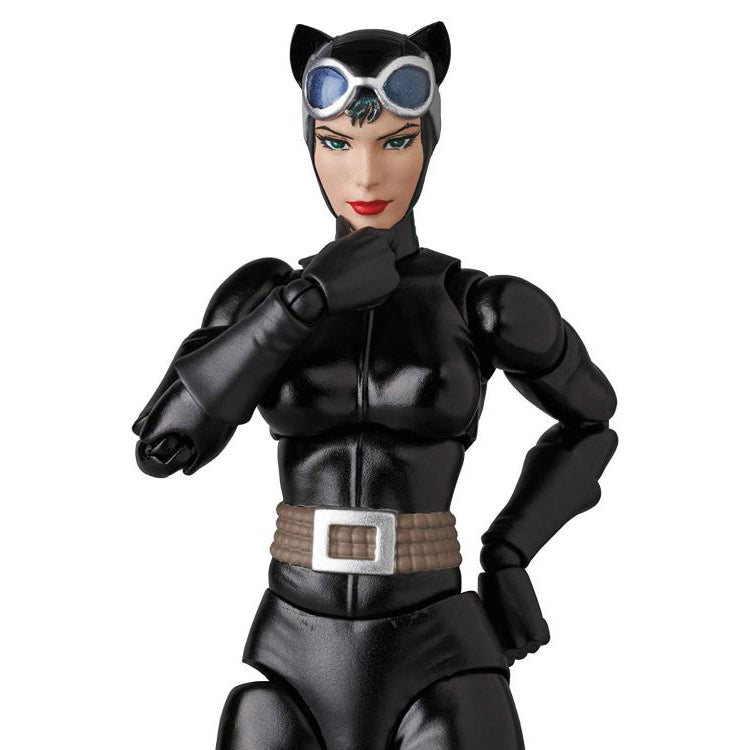 Medicom - MAFEX No. 123 - Batman: Hush - Catwoman - Marvelous Toys