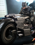 Hot Toys - MMS705 - The Flash - Batman & Batcycle - Marvelous Toys