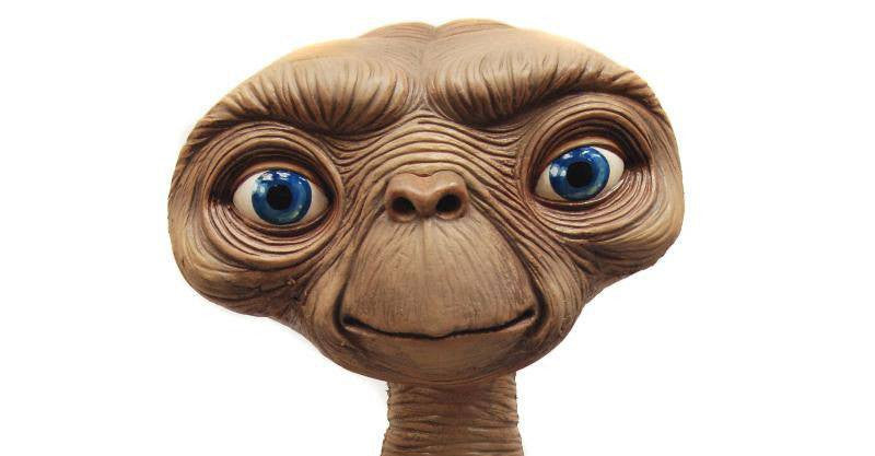 Neca - E.T. the Extra-Terrestrial - 1:1 Scale E.T. Stunt Puppet Replica - Marvelous Toys