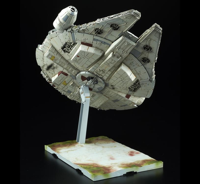 Bandai - Star Wars: The Last Jedi - Millennium Falcon (1/144 Scale Model Kit)