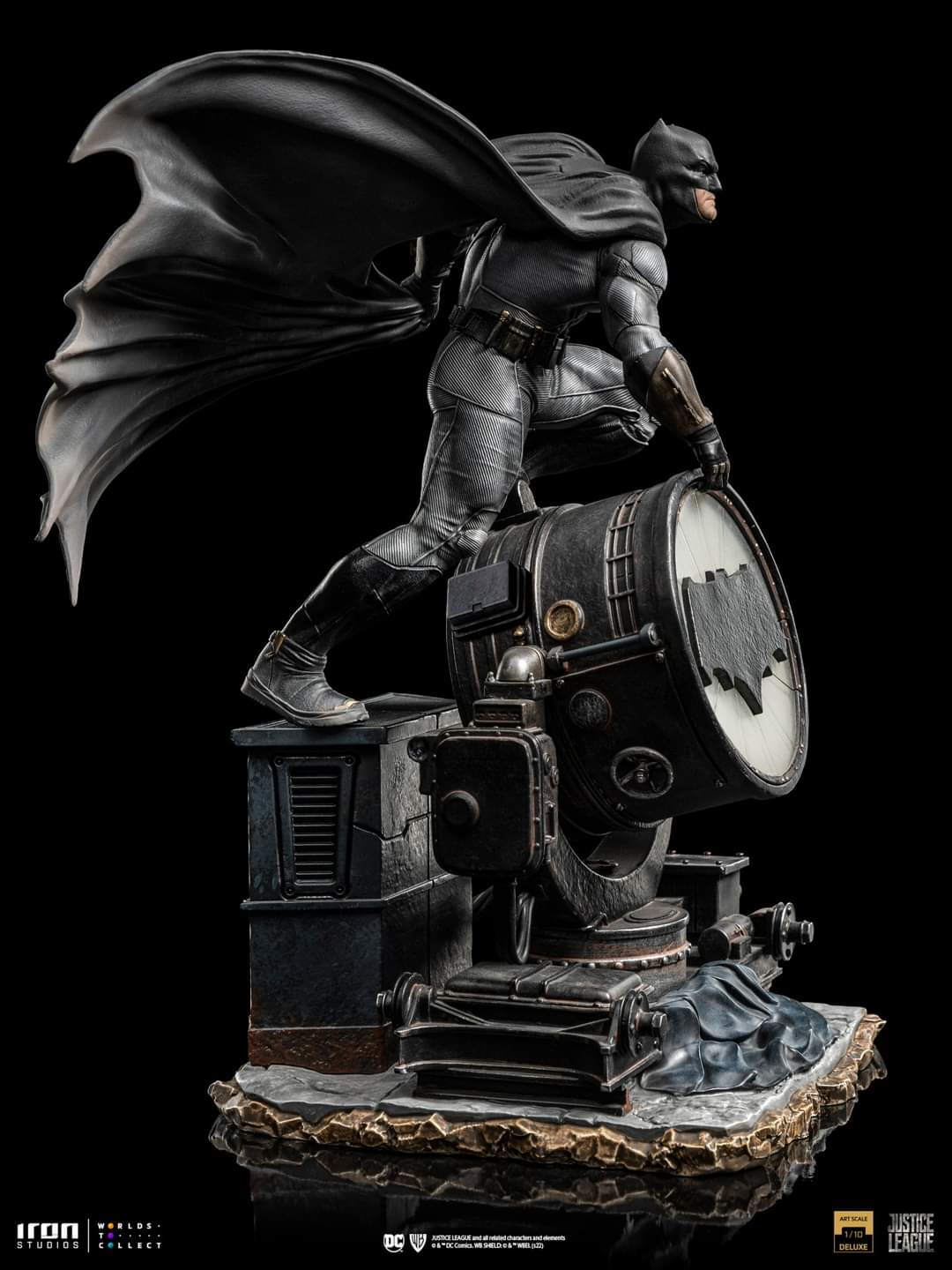 Iron Studios - Deluxe Art Scale 1:10 - Zack Snyder&#39;s Justice League - Batman on Batsignal - Marvelous Toys