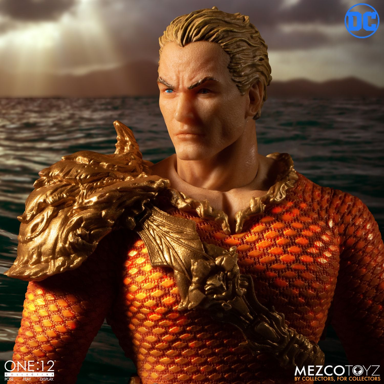 Mezco - One:12 Collective - DC Universe - Aquaman - Marvelous Toys
