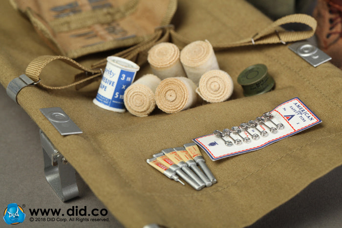 DiD - A80126 - WWII US 77th Infantry Division Combat Medic (Dixon) - Marvelous Toys