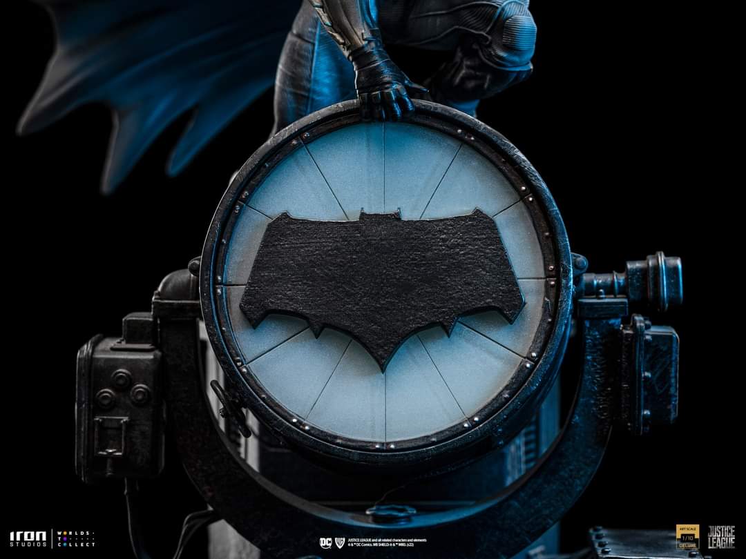 Iron Studios - Deluxe Art Scale 1:10 - Zack Snyder&#39;s Justice League - Batman on Batsignal - Marvelous Toys