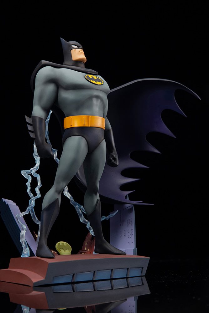 Kotobukiya - ARTFX+ - Batman: The Animated Series - Batman Statue (Opening Sequence) (1/10 Scale) - Marvelous Toys