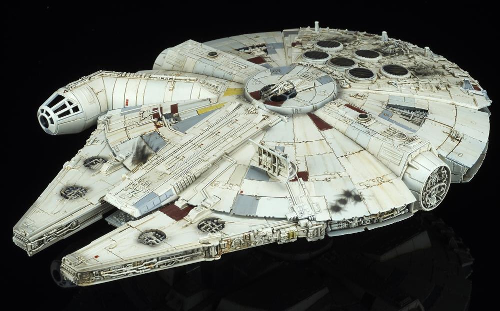 Bandai - Star Wars: The Last Jedi - Millennium Falcon (1/144 Scale Model Kit)