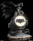 Iron Studios - Deluxe Art Scale 1:10 - Zack Snyder's Justice League - Batman on Batsignal - Marvelous Toys