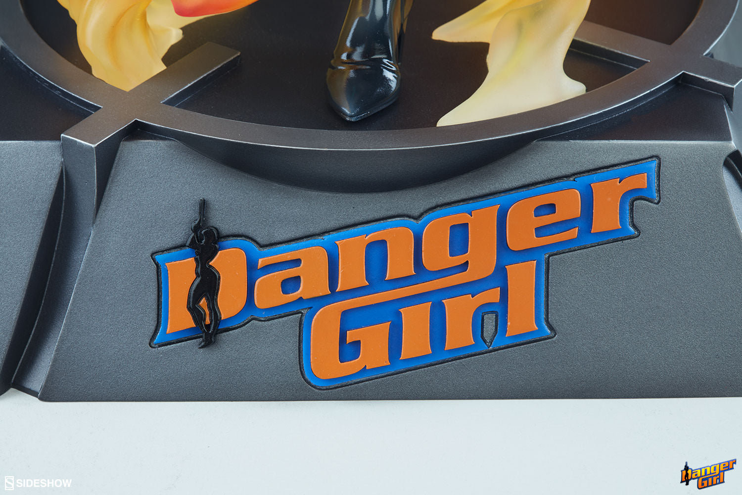 Sideshow Collectibles - Danger Girl - Abbey Chase Premium Format Figure - Marvelous Toys