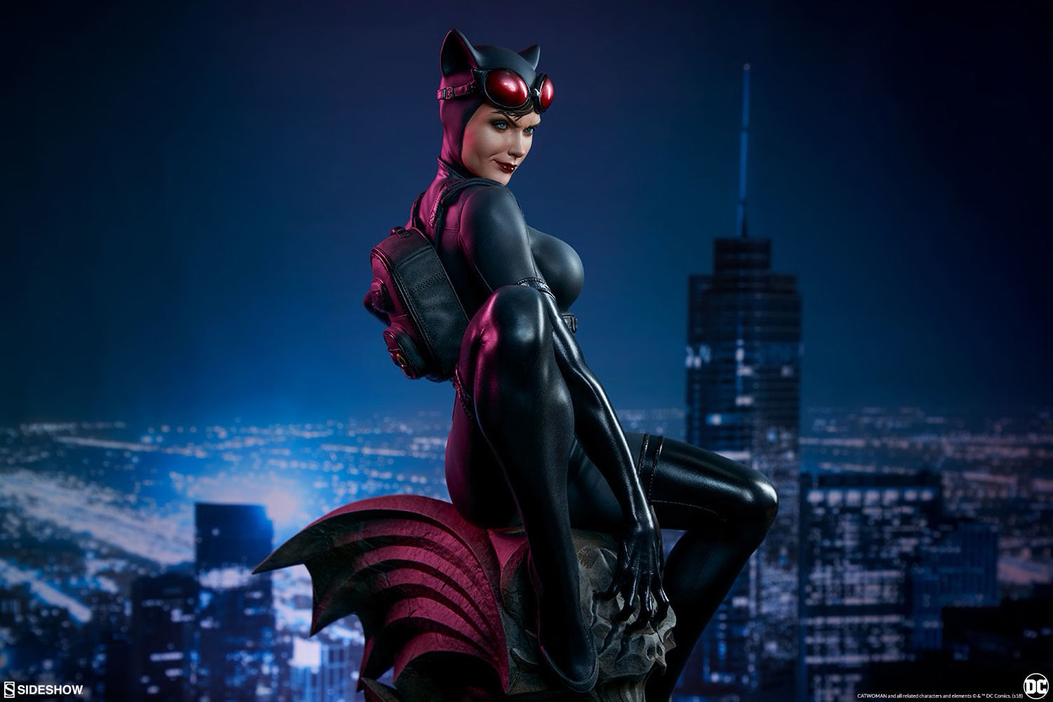 Sideshow Collectibles - Premium Format Figure - DC Comics - Catwoman - Marvelous Toys