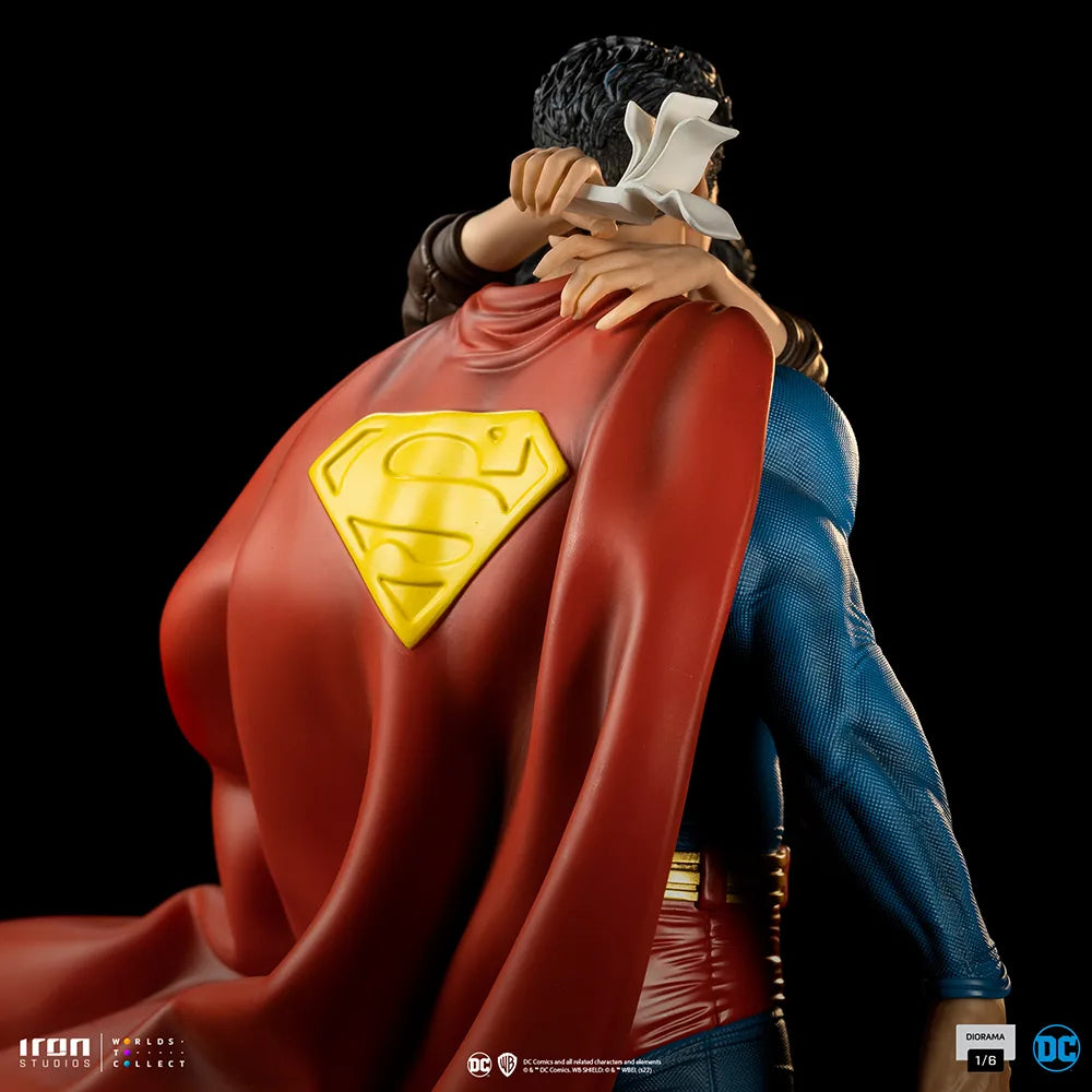Iron Studios - 1:6 Scale Diorama - DC Comics - Superman and Lois Lane - Marvelous Toys